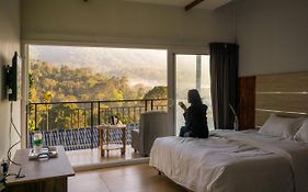 Munnar Majestic Resort With Pool